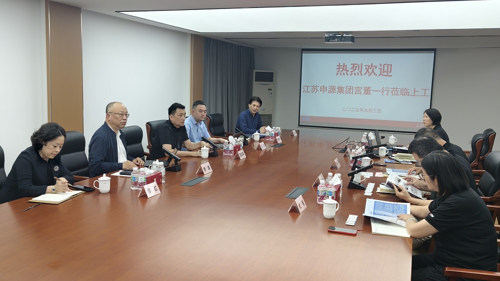 9月，，，，，，，宫友军董事长率队赴上海工具厂考察交流